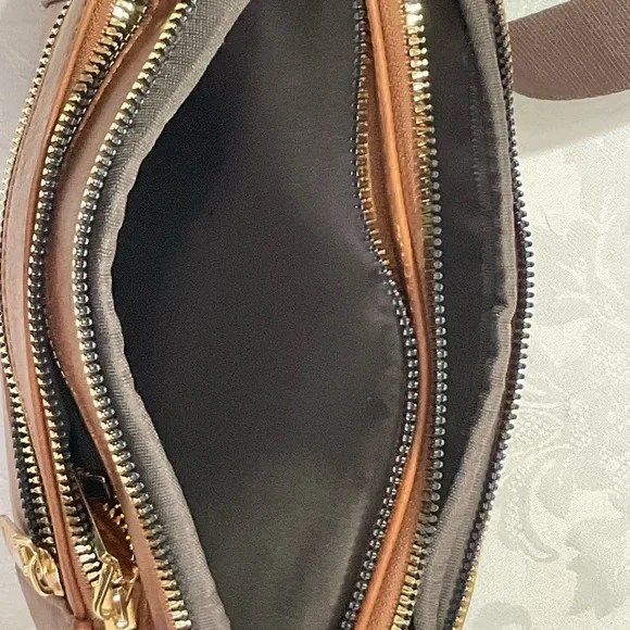 Telena Waist/Fanny/Shoulder Bag w/Nice Organizational Features New Without Tags - Picture 4 of 10